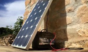 Cuánto tiempo se tarda en cargar una batería con una placa solar