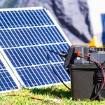 Cuántos paneles solares se necesitan para cargar una batería