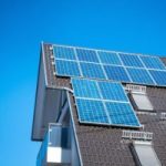 Que hay que pagar por tener placas solares